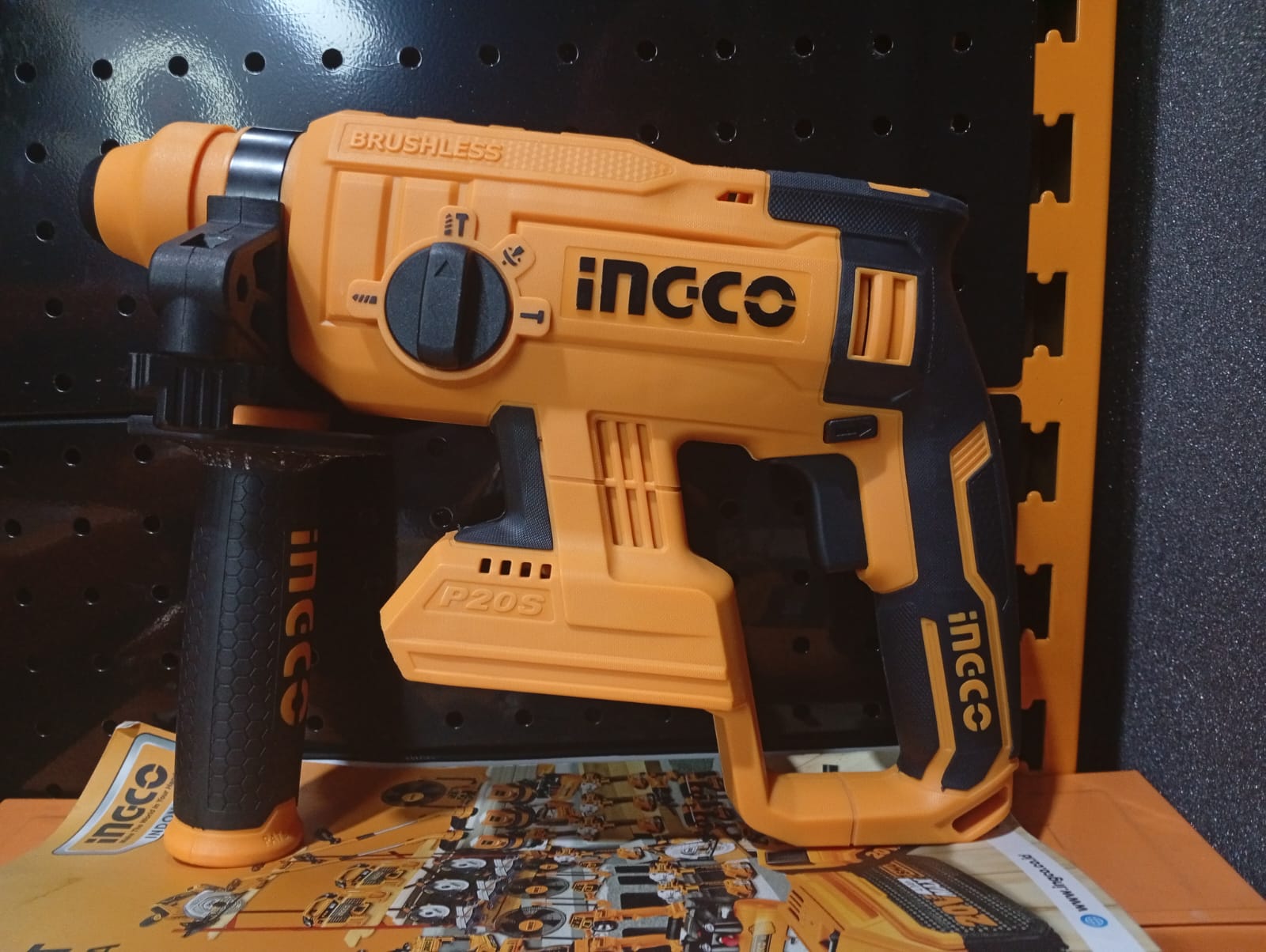 CRHLI2201 - MESIN ROTARY CORDLESS 20V + 1B&1FC (DIBERI TERPISAH)
